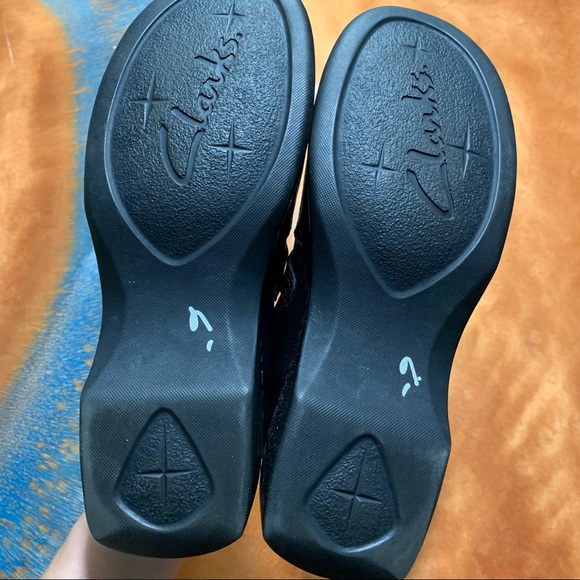 Clarks Black Leather Slip on heeled loafer size 8.5 - Picture 6 of 8